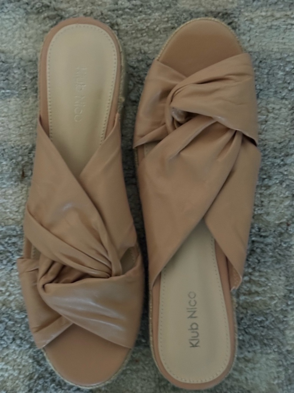 Klub Nico Women’s Knot-Detail Slide Sandals in Tan